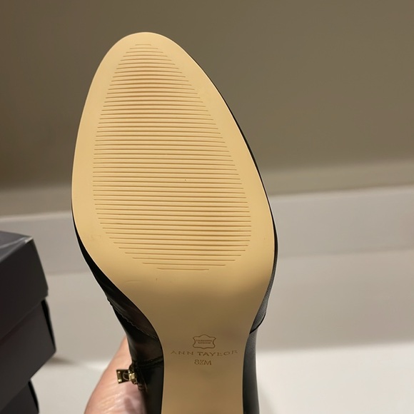 Ann Taylor Carly leather ankle bootie s 8 1/2 - Picture 8 of 8